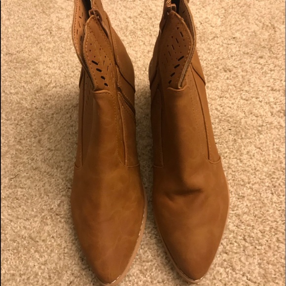 Light BrownLaser Cutout Tan Heeled Zip Ankle Boots - Picture 6 of 6